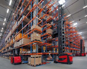 narrow aisle forklift by Linde